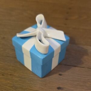 Tiffany & Co. -Blue and White Bow Porcelain Gift/ Jewelry Box- 2"